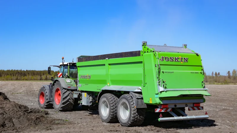 Rozmetadlo JOSKIN Ferti Space 2 Horizon FS7014/25BU s traktorom